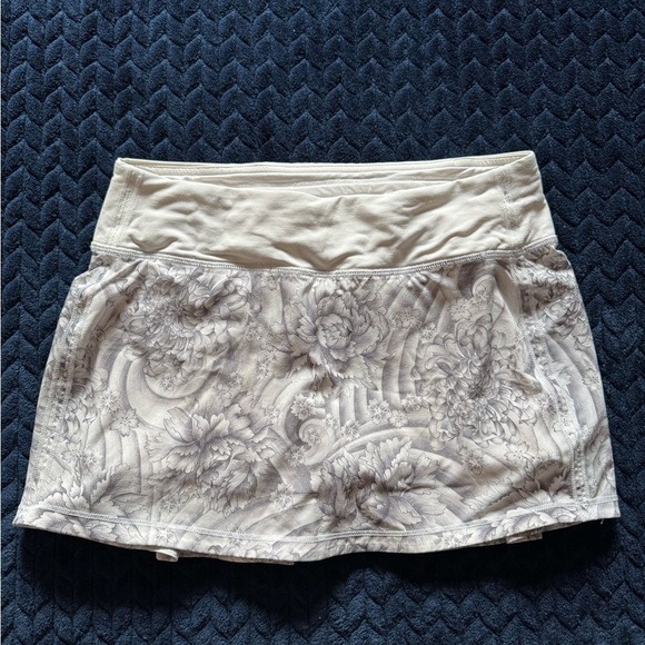 Lululemon Women’s Pacesetter Skirt Floral White‎ Gray Sz 4 - Picture 5 of 9